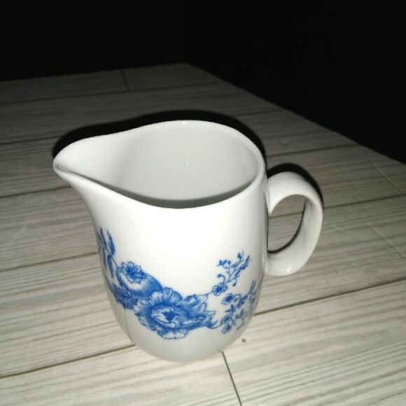 Rhapsody Royal Worcester Coffee Tea Pot & Creamer With 2 Cups Mugs 1975 England - Picture 4 of 12